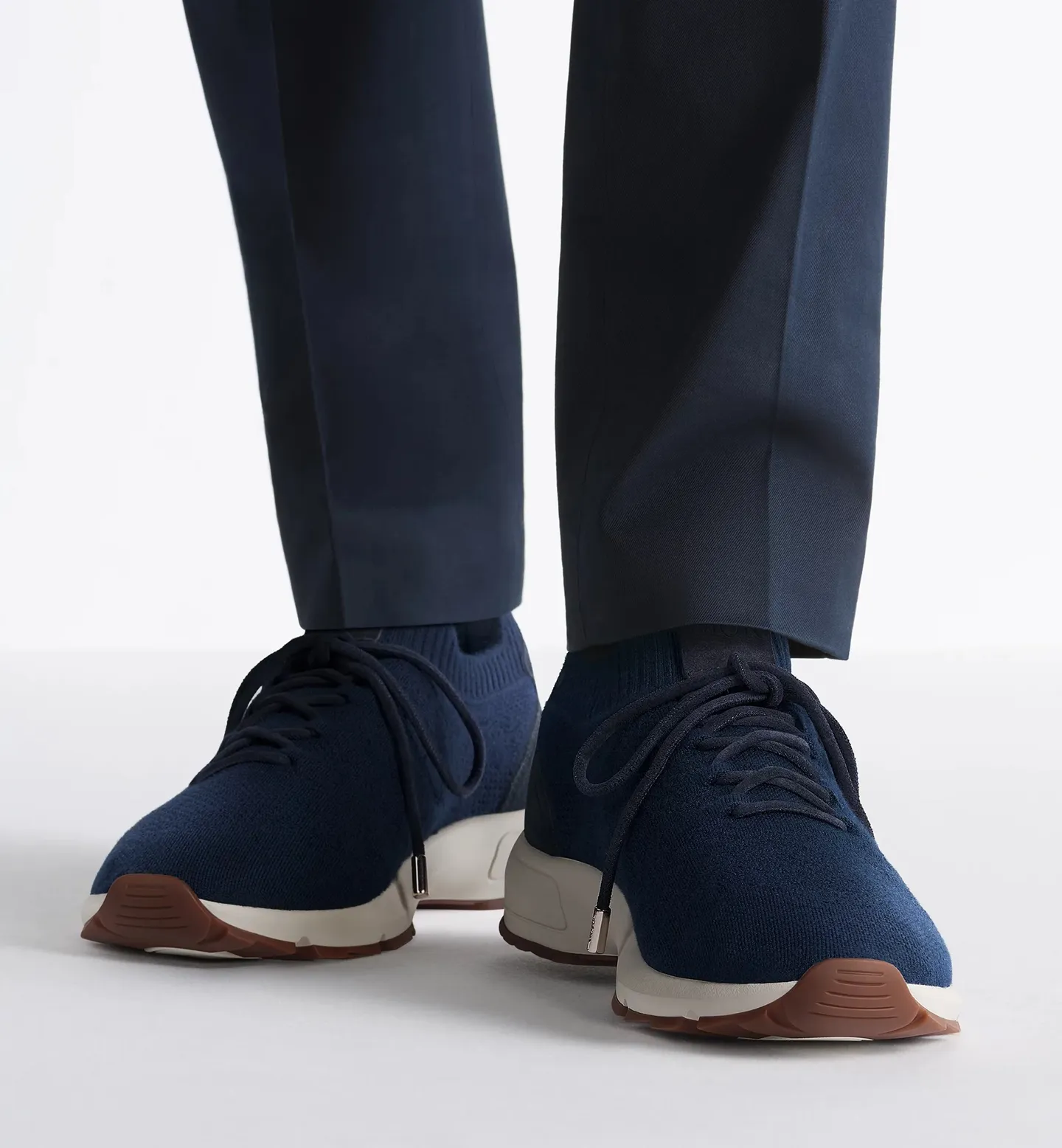 [Dior Dior] Top P: 580💰 Size: 39-44 (customized at 45.46) DIOR Dior B80 Lounge sneakers 2025 autumn and winter men's series new products. The simple silhouette and details are inspired by Dior's haute couture style. They are carefully made of cashmere, sheep wool, mulberry silk mixed jun knitted fabrics. Decorated with Dior's classic cannage pattern. Tonal suede stitching on the back and Dior embossed patch on the tongue enhance the style. TPU foam outsole.